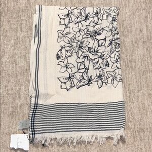NWT Vera Bradley Scarf 100% cotton cream and green floral Falling Flowers Sketch